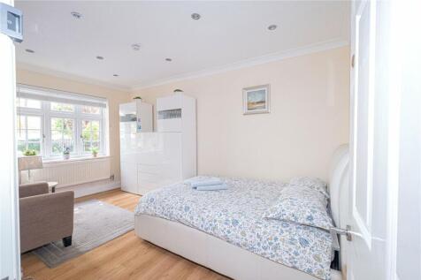 Bedroom/Living Room