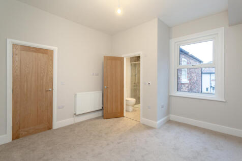 bedroom 1b