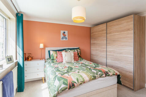 bedroom 1b