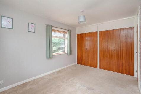 bedroom 1b