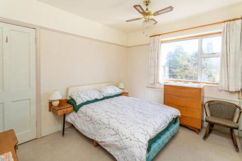 bedroom 1b