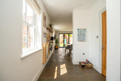 Hallway to Kitchen Diner