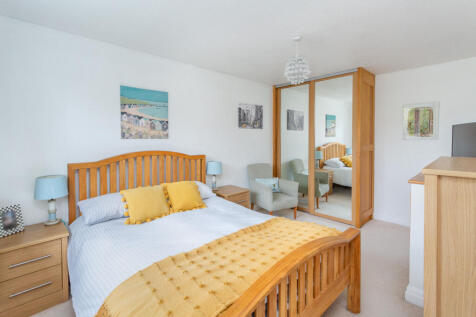 bedroom 1b