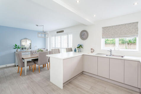 kitchen/dining room b