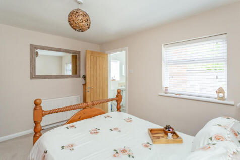 bedroom 1b
