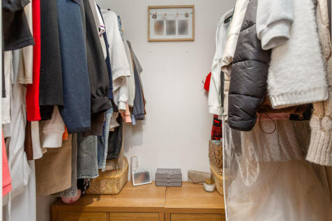 walk-in wardrobe