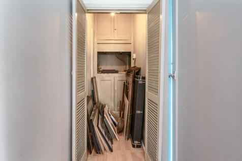 walk-in cupboard