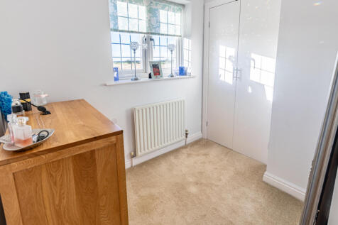 bedroom1dressingroom