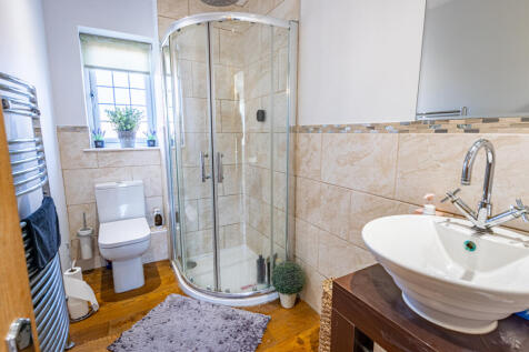 bedroom1ensuite