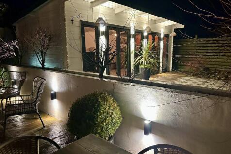 summer house night time