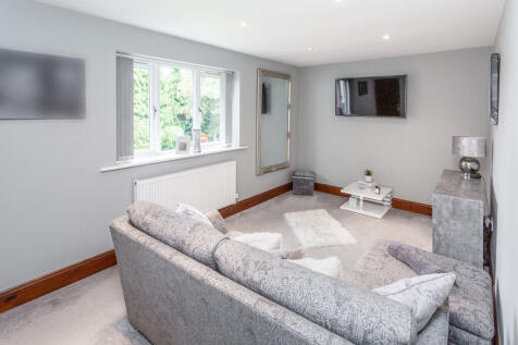 upstairs lounge c/bed 6
