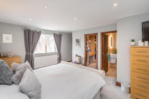 bedroom 1b