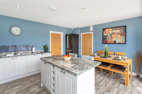 kitchen/dining room d