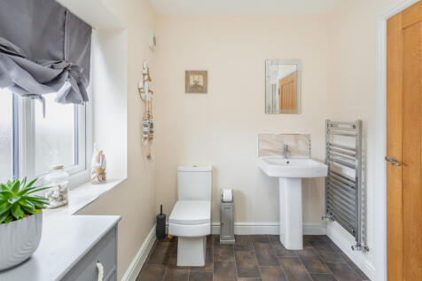 bathroom 1b