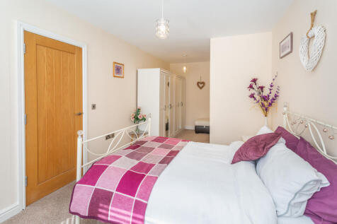 bedroom 1b