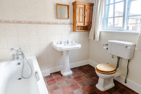 hallbathroom