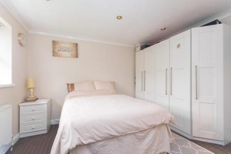 bedroom232parkwoodavenueleedsls81jw