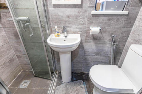 hallshower