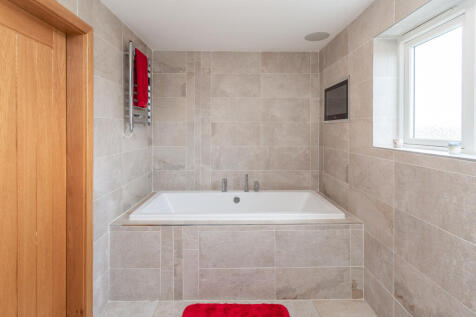 upstairs bathroom b