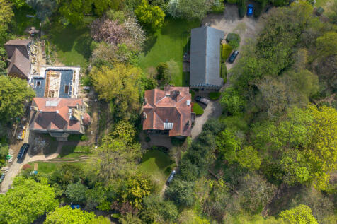 2tudorhouse24