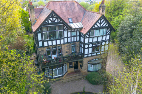 2tudorhouse25