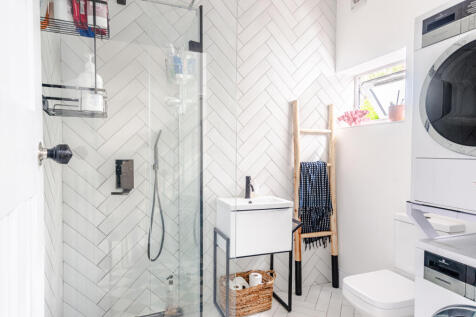 hallshower