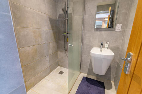 Bedroom 1 Ensuite