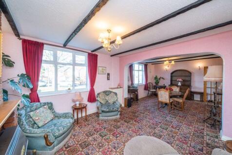 LOUNGE OPENS TO DINING ROOM