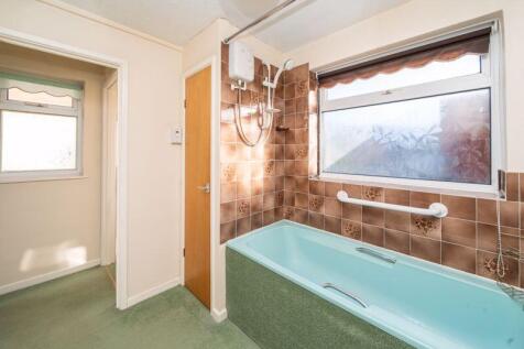 GROUND FLOOR BATHROOM