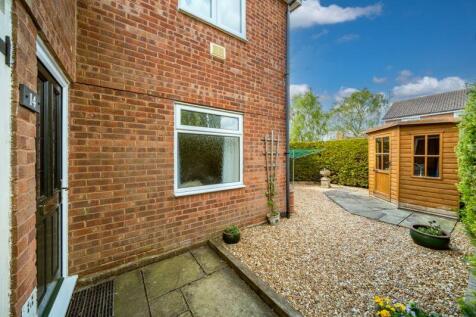 GARDEN AND GROUND FLOOR ENTRANCE