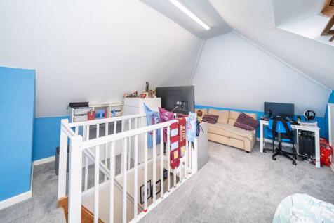 LOFT ROOM