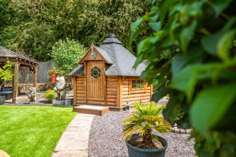 BBQ HUT