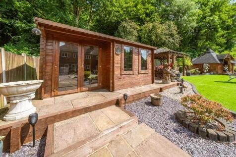 SUMMERHOUSE