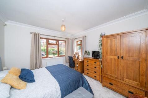 GROUND FLOOR BEDROOM 1
