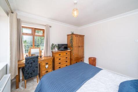 GROUND FLOOR BEDROOM 1