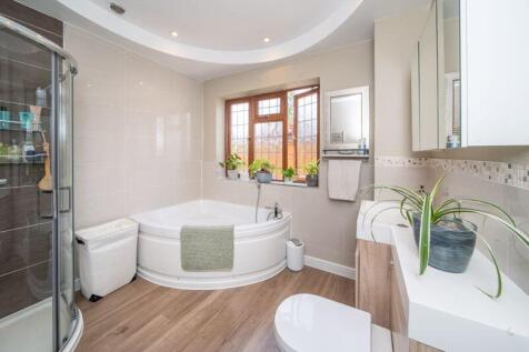 GROUND FLOOR BATHROOM