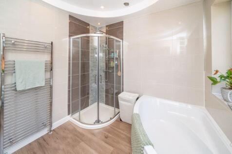 GROUND FLOOR BATHROOM