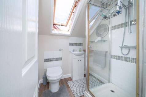 1ST FLOOR SHOWER ROOM