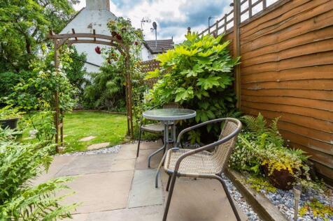 SIDE GARDEN