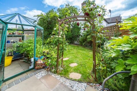 SIDE GARDEN