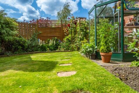 SIDE GARDEN