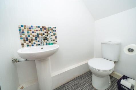 GUEST CLOAKROOM