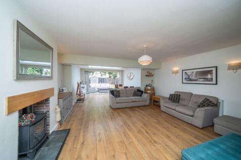 OPEN PLAN LIVING/DINING