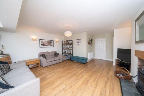 OPEN PLAN LIVING/DINING