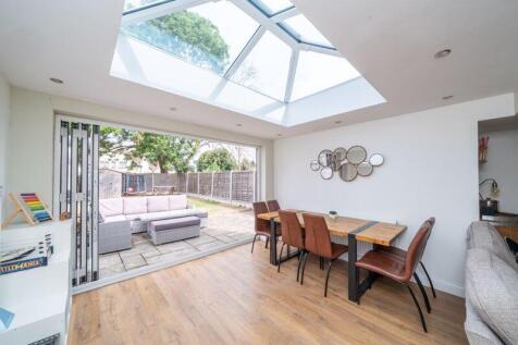 OPEN PLAN LIVING/DINING