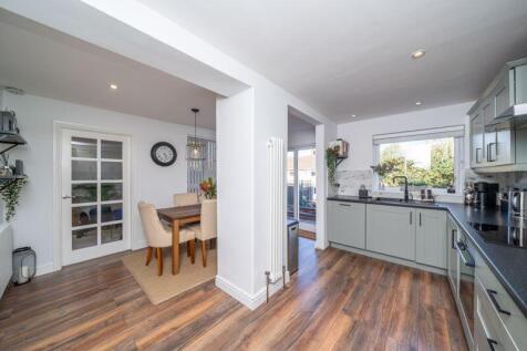 OPEN PLAN KITCHEN/DINER