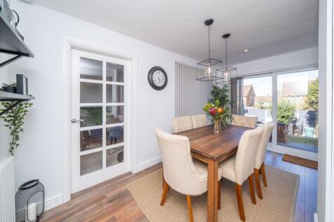 OPEN PLAN KITCHEN/DINER