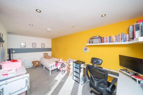 FAMILY/PLAY ROOM