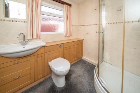 GROUND FLOOR SHOWER ROOM