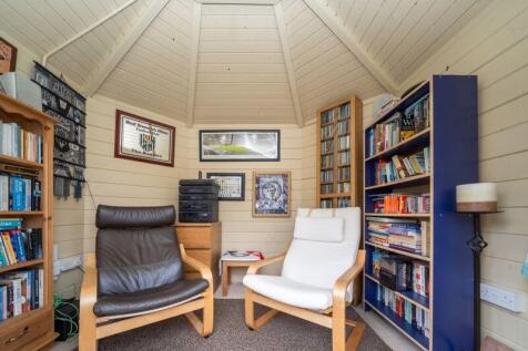SUMMERHOUSE